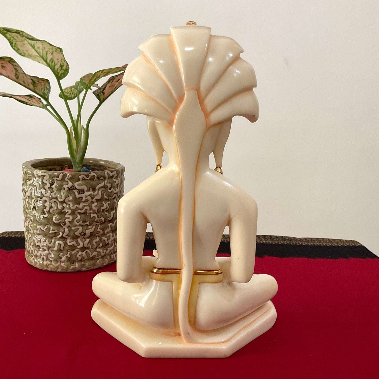 Marble Showpiece (MDD-3) SWASTIK CREATIONS The Trend Point