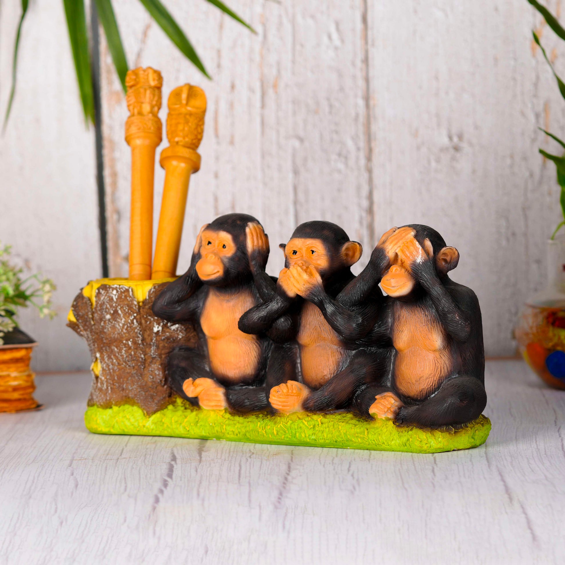 Swastik Creations Gandhiji' Moralistic Polyresin Three Monkeys Pen Stand For Home Interior Decor Showpiece Decorative Handicraft Item for Home Office Workplace Gift Purpose