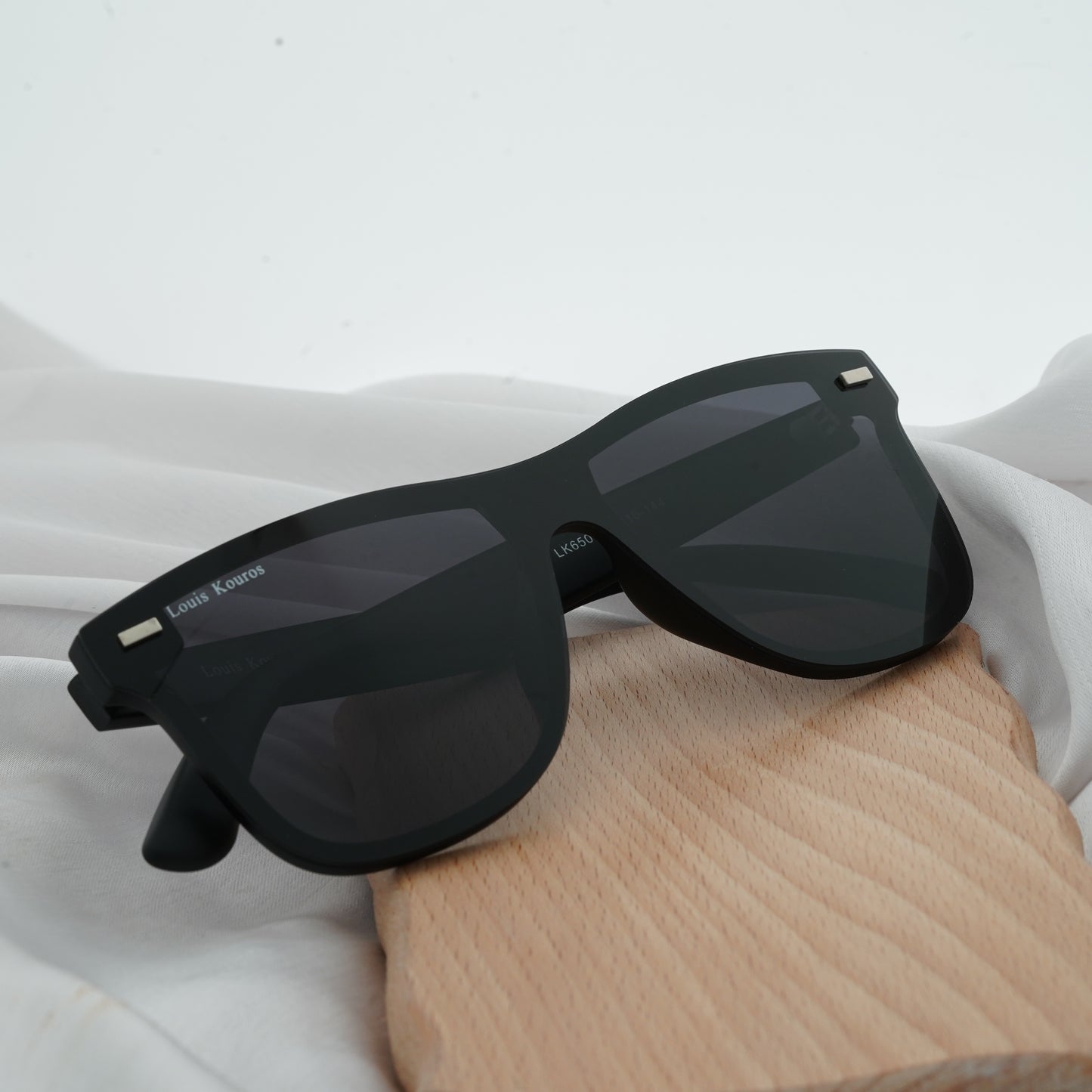 Black Spugb Square Sunglasses (SUN-LK-0650-BLK1BLK-P) - SWASTIK CREATIONS The Trend Point SWASTIK CREATIONS The Trend Point