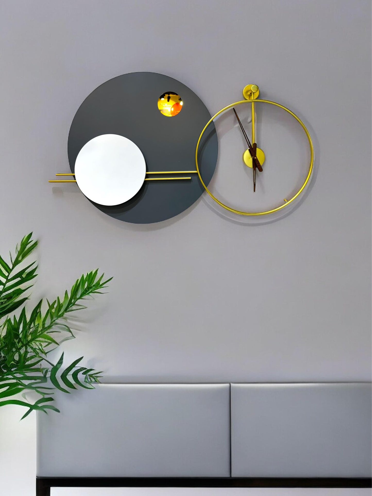 Modern Distinctive Metal Wall Clock SWASTIK CREATIONS The Trend Point