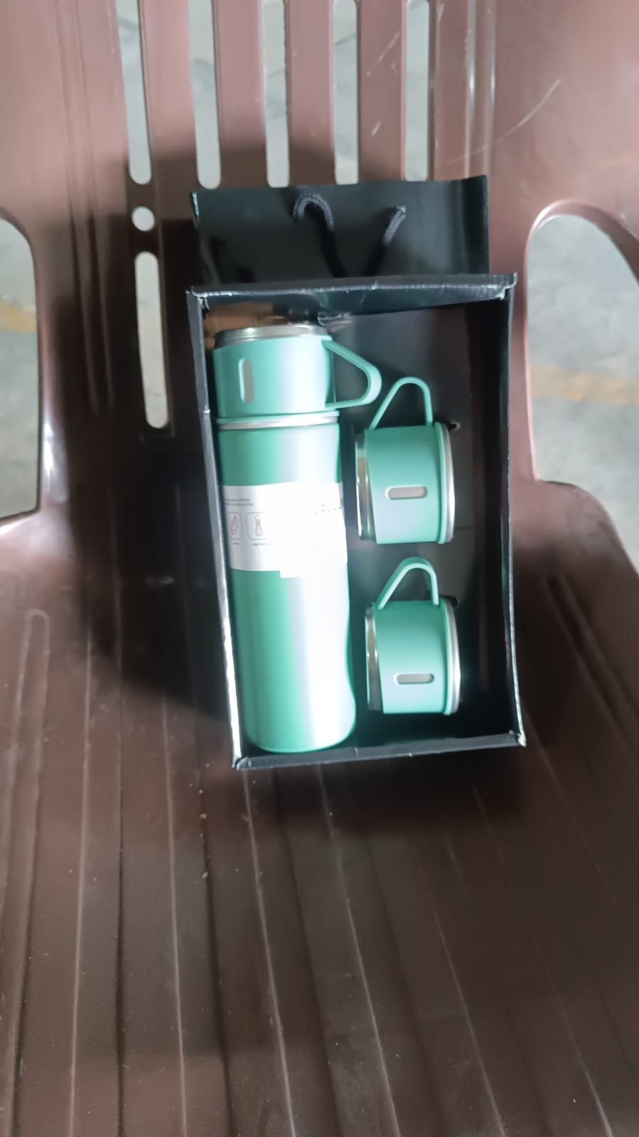 Vacuum Insulated Flask Set with 3 Cups (1 Pc / 500ml) SWASTIK CREATIONS The Trend Point