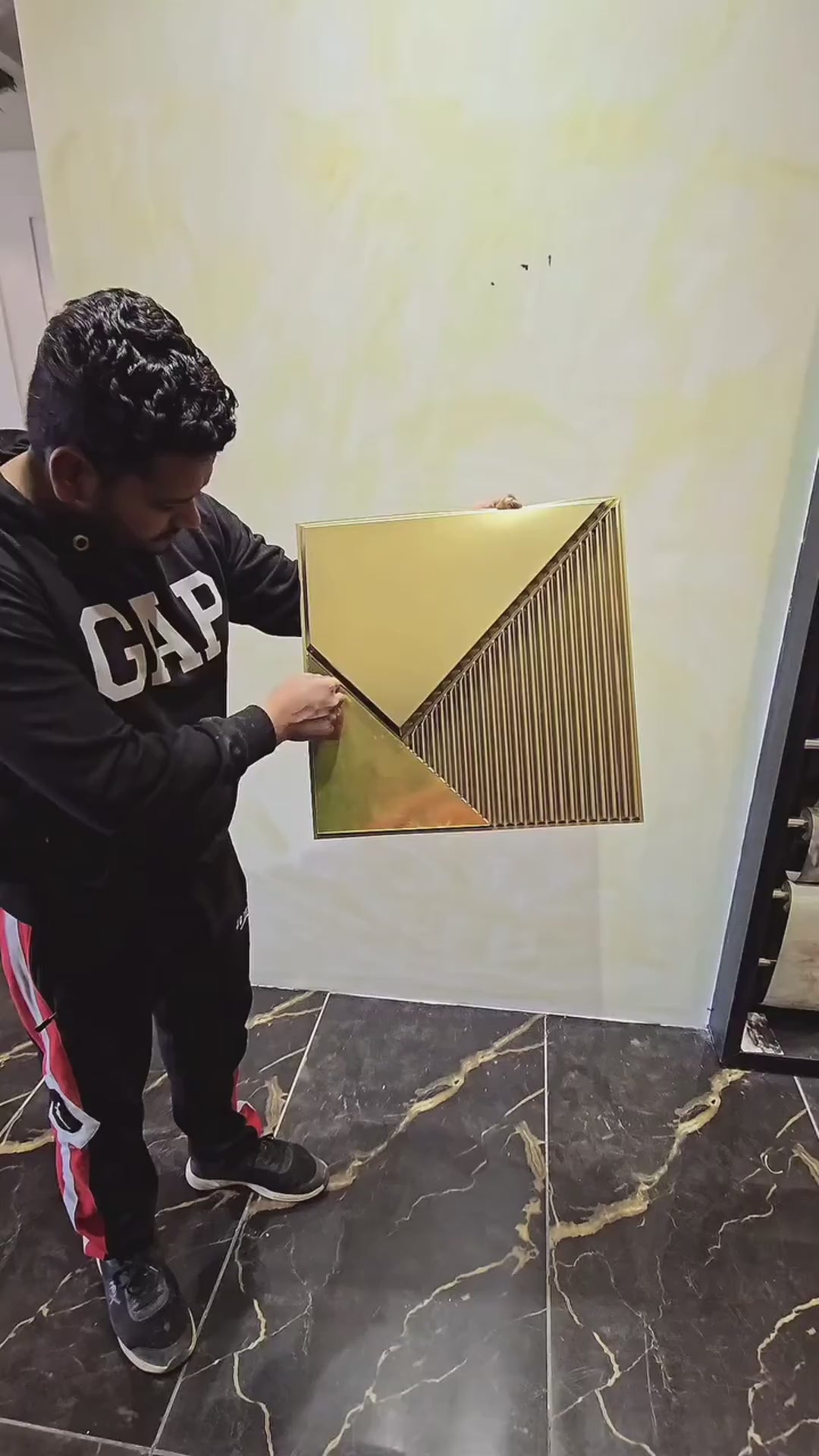 Load video: #22 Fin - 3D PVC Champagne Gold Panel (Mirror) (Size 50*50cm)