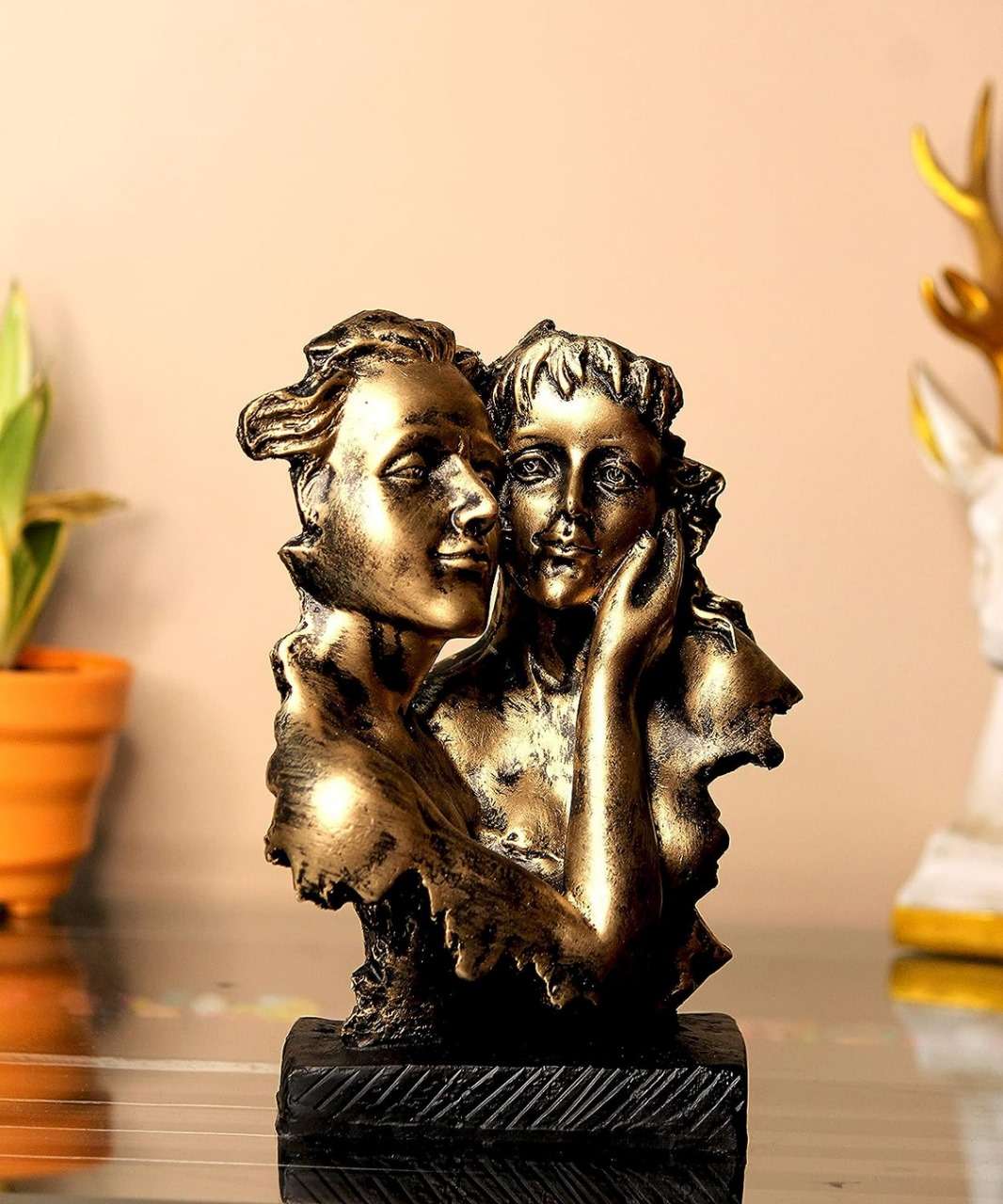 Swastik Trend Point Rommantic Couple Face for Gifting Someone Special Decorative Showpiece for Home Dcor SWASTIK CREATIONS The Trend Point